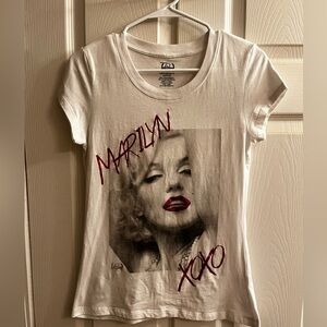 VTG~HOLLYWOOD LEGENDS~MARILYN DIMENSIONAL~XOXO TEE - 1985~L